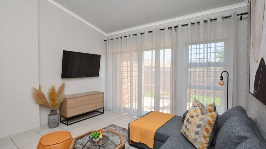 To Let 2 Bedroom Property for Rent in Van Der Hoff Park North West